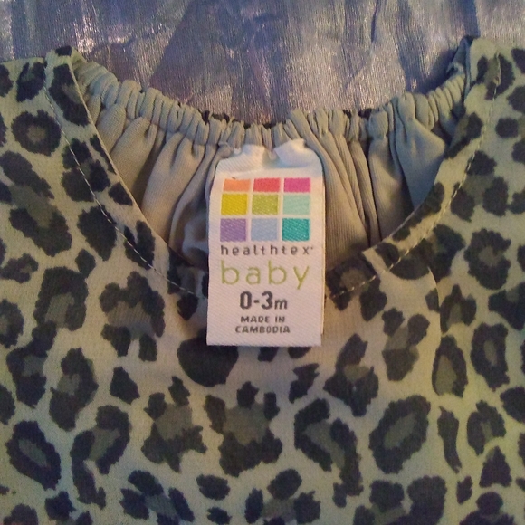 ⭐buy 2 get 1 free⭐ ADORABLE animal print blouse - Picture 7 of 7